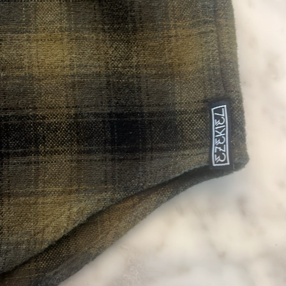 Cool Ezekiel Slim fit flannel size large great condition barely use - Picture 5 of 8